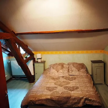 Les Pieds Dans L'aube Feriehus *