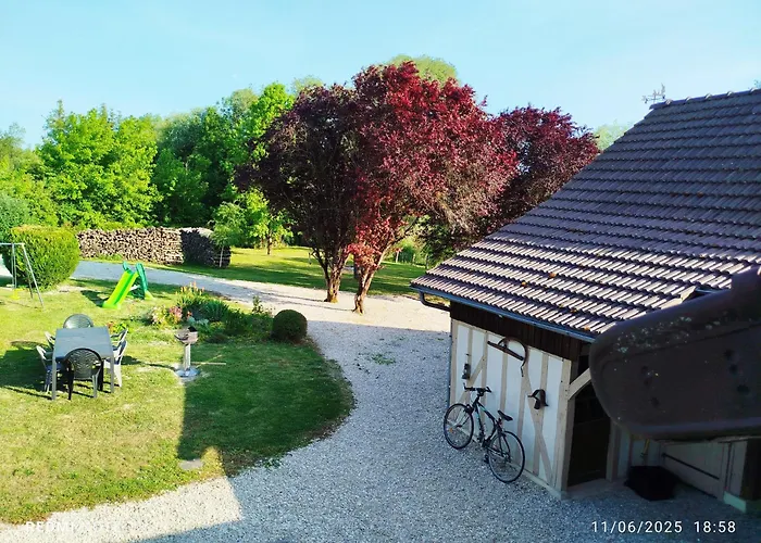 Les Pieds Dans L'aube Holiday home *